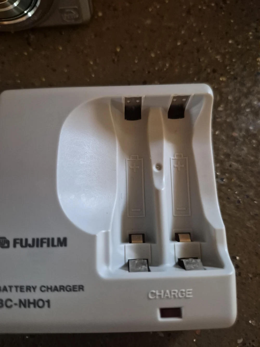 Fujifilm E550 Silver Compact Digital Camera with Charger and 256MB Card